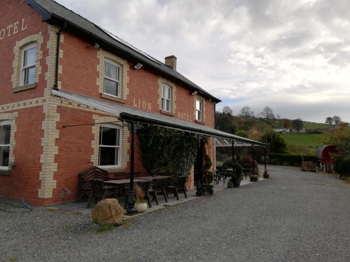 Lion Hotel Llanbister Exteriör bild